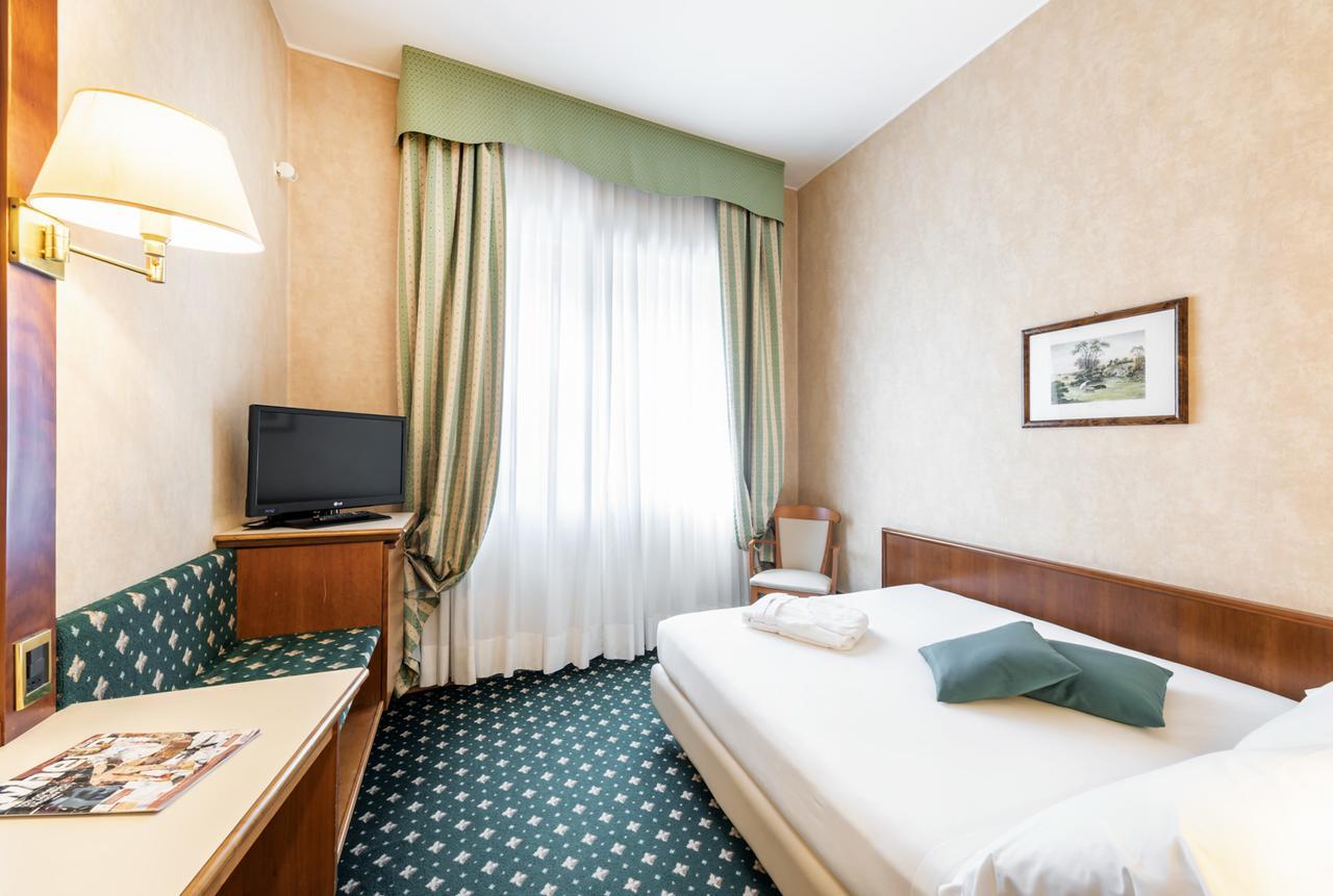 Hotel Ascot Милано Екстериор снимка